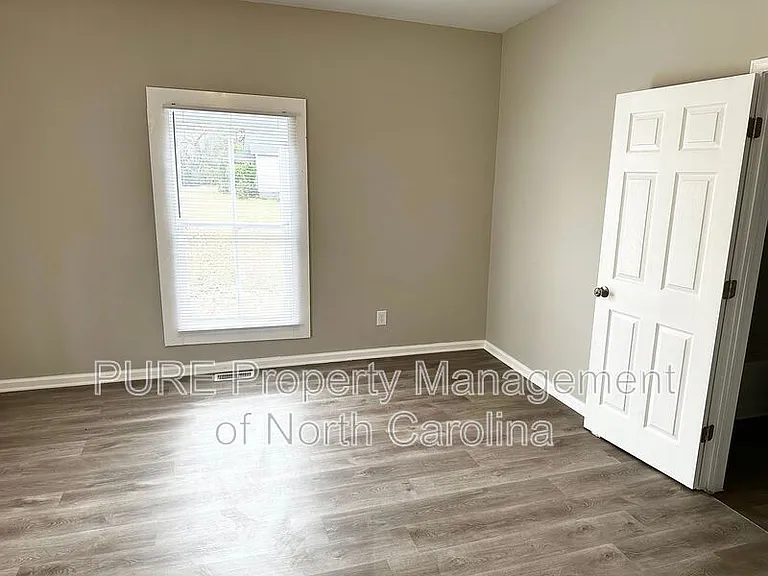 213 Irma Ave — Photo 14