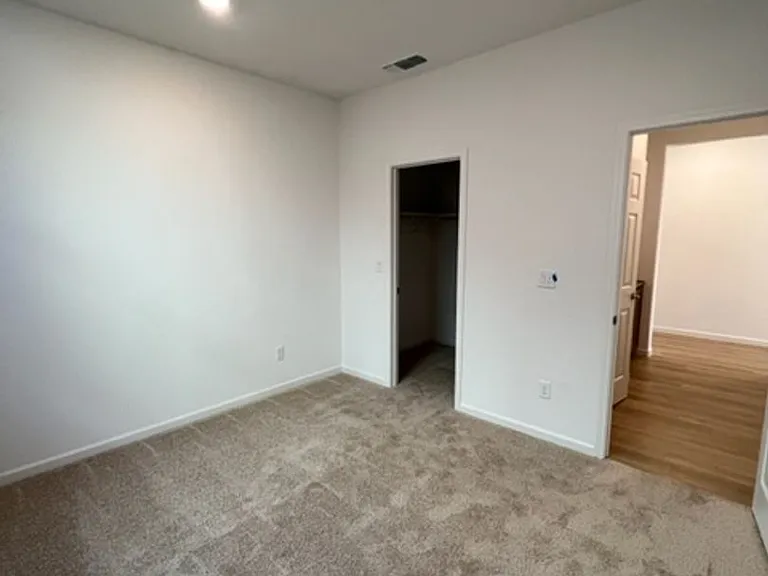 611 Brooklyn Ct — Photo 8
