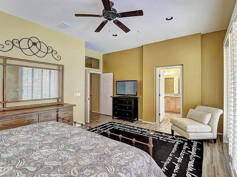 Master Bed to master bath