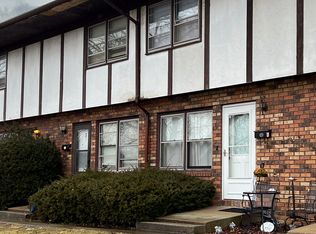 706 Golfcrest Rd N APT 4, Normal, IL 61761