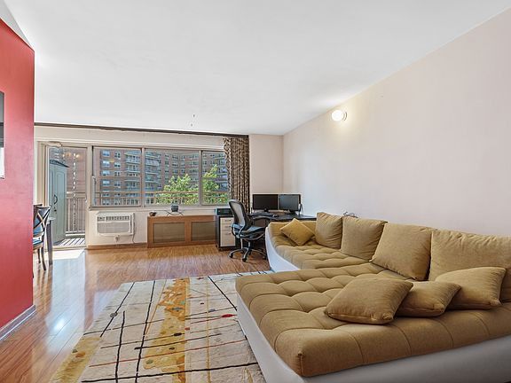 4th image of 2915 W 5th St APT 7D
