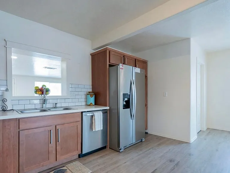 370 W Pima Ave — Photo 8
