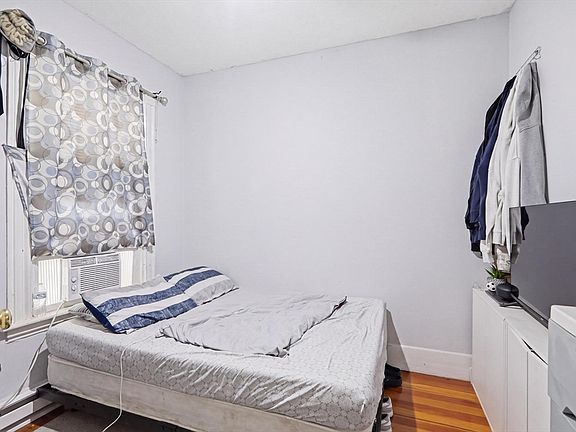 5th image of 259 Chelsea St