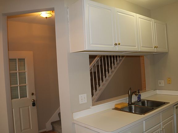 4th image of 154 Oakton Dr #0