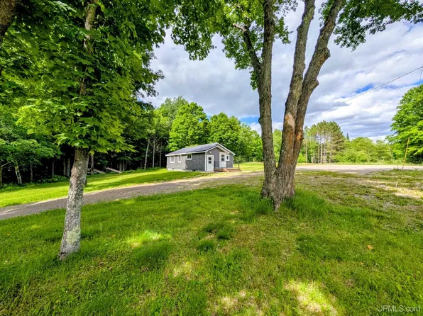 104 Forsberg Rd, Iron River, MI 49935
