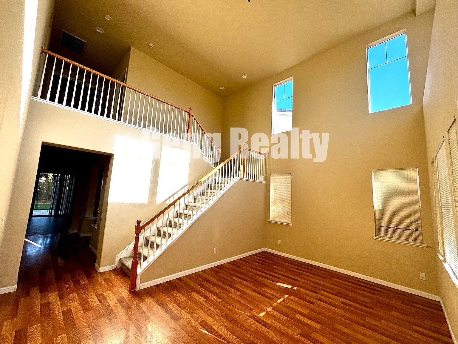 4 bed, 2.5 bath, 2606 sqft, $2,920 — Photo 4