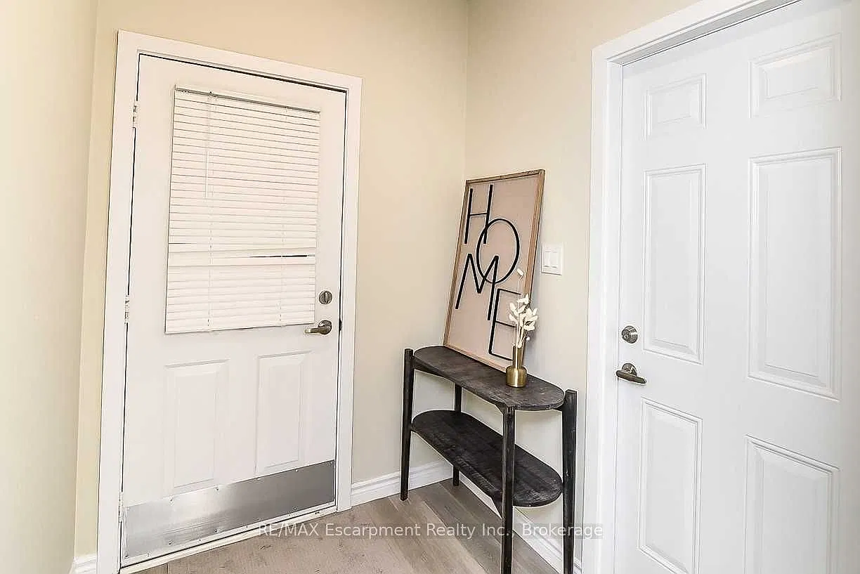 2 bed, $1,900 — Photo 4
