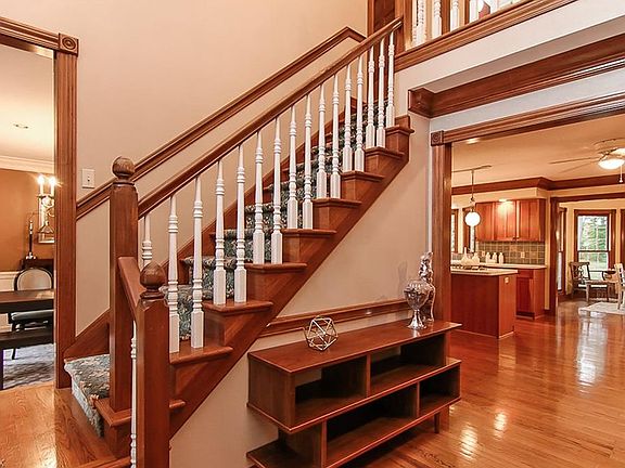 2nd image of 16616 Jennifer Ln