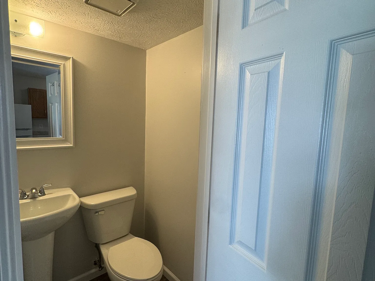 2 bed, 1.5 bath, 900 sqft, $1,200 — Photo 3
