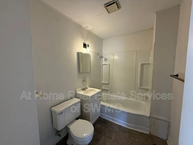 621 E Portland St — Photo 7