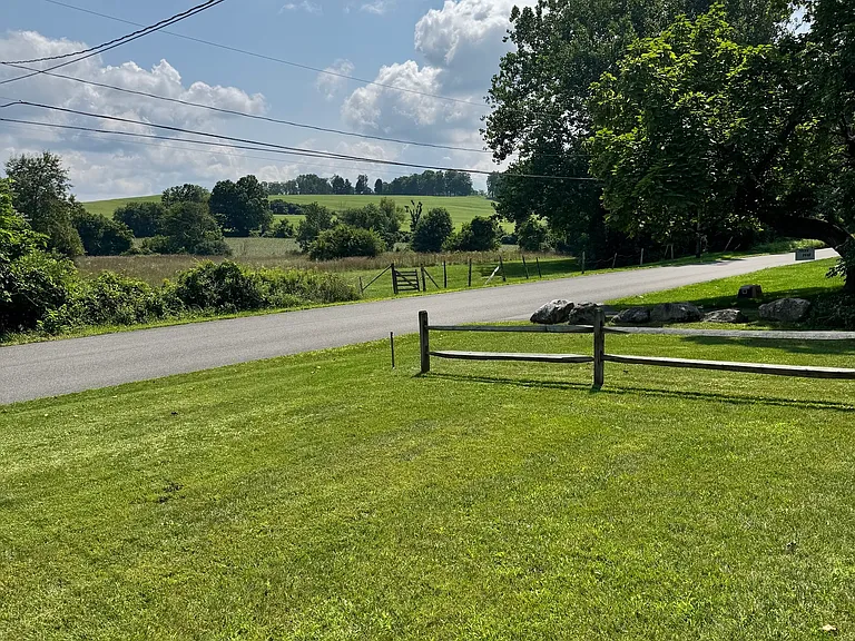 31 Sharon Valley Rd — Photo 2