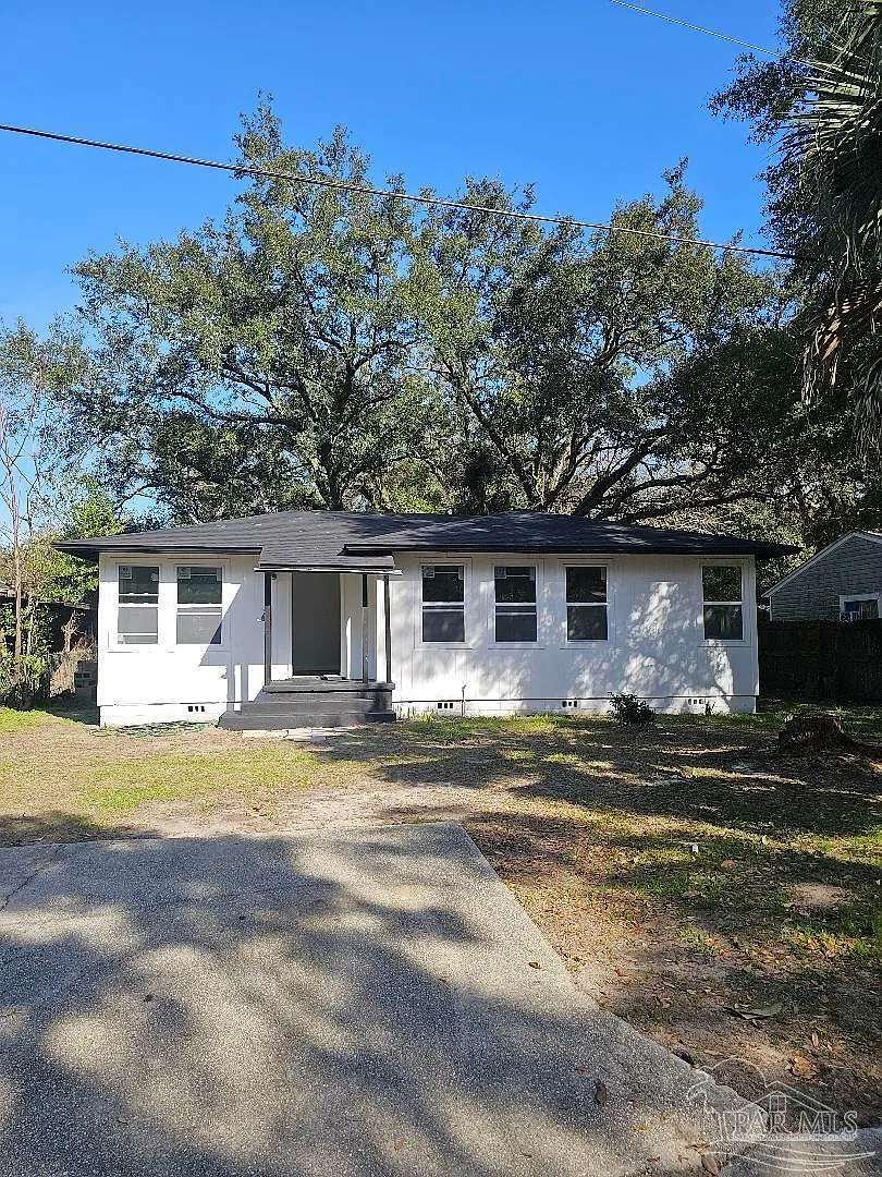 3 bed, 928 sqft, $1,500 — Photo 1