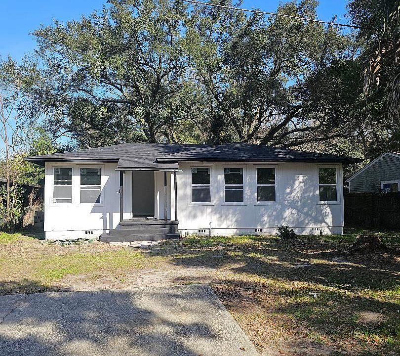 1st image of 26 Kennington Dr