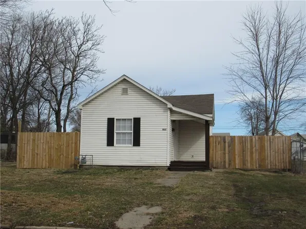 915 E 5th St, Sedalia, MO 65301