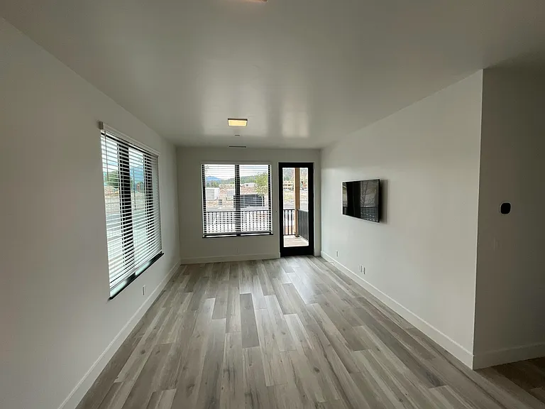 2051 Cross St #105 — Photo 2