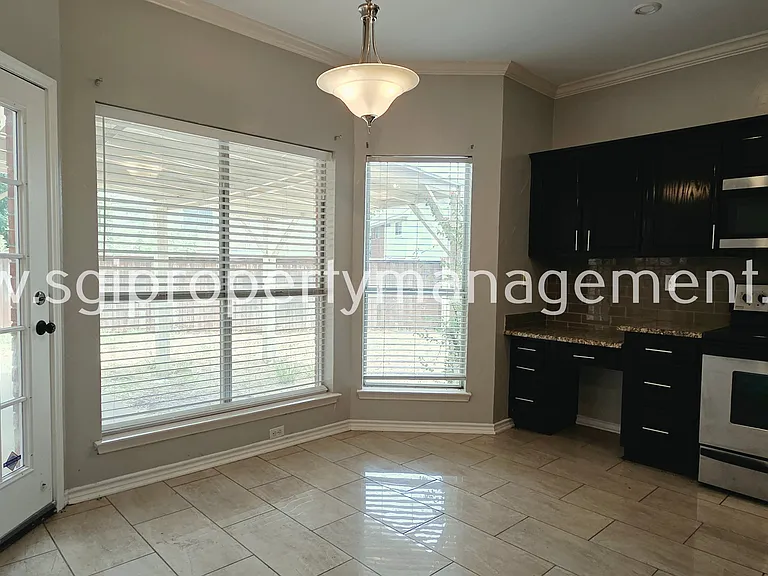 1513 Lodengreen Ct — Photo 9