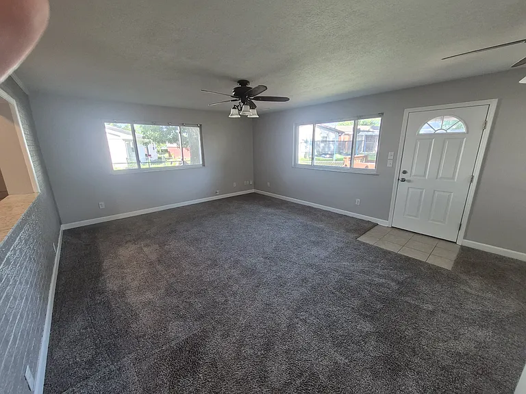 1704 Hawthorne Dr — Photo 20