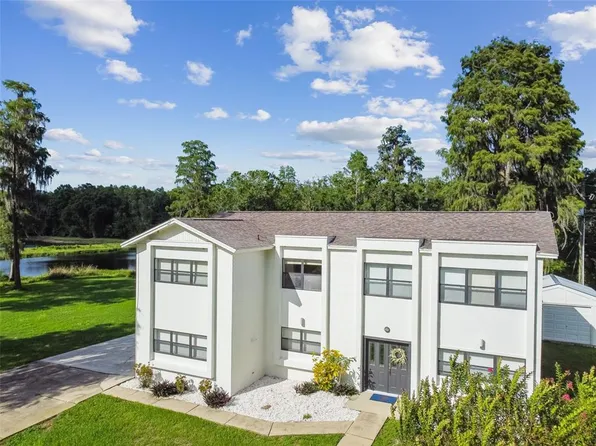 19213 Sunlake Blvd, Lutz, FL 33558