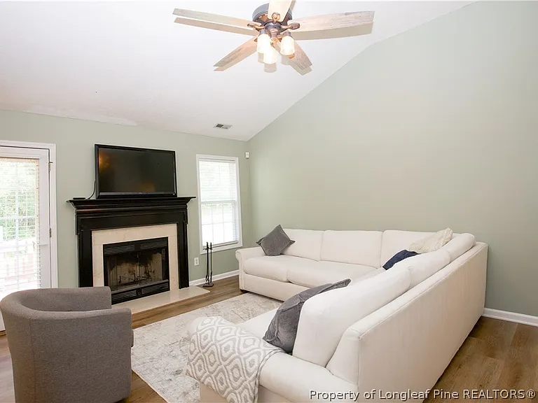 112 Raymond St — Photo 4