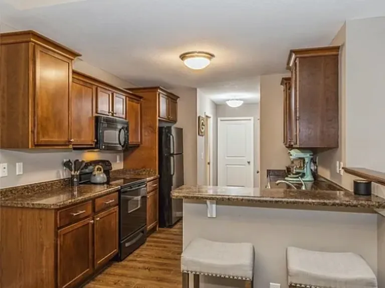 1597 Burr Dr — Photo 4