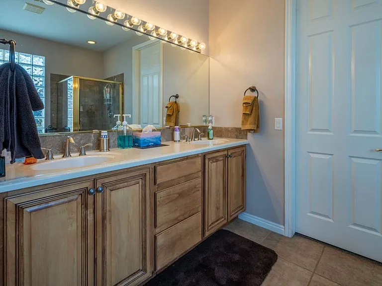 2329 N Prospector Ln — Photo 23