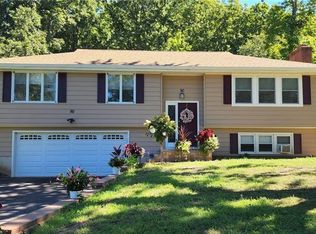 90 Ledge Rd, Plainville, CT 06062