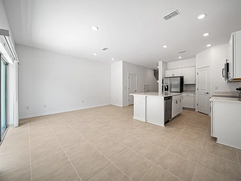 2085 Hallier Cv — Photo 7