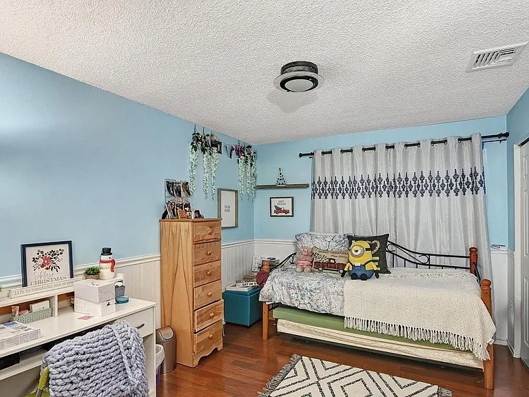500 Danbury Ln — Photo 10