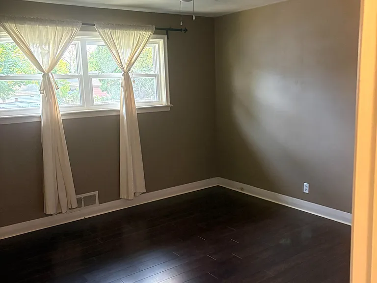 102 Paris St #MAIN FLOOR — Photo 6