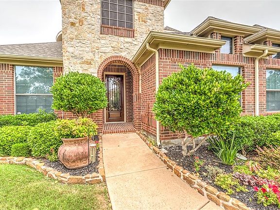 3rd image of 309 Creekhaven Ct