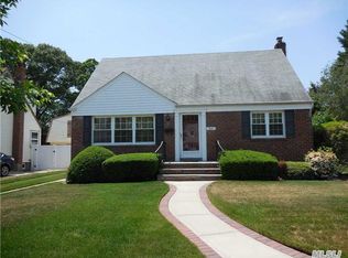 1455 Chapin Ave, Merrick, NY 11566