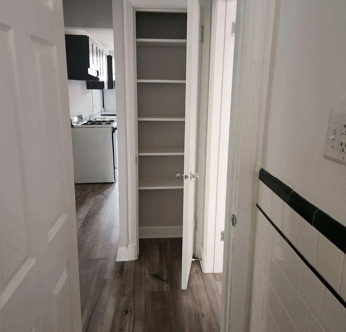 3 bed, 800 sqft, $2,000 — Photo 4