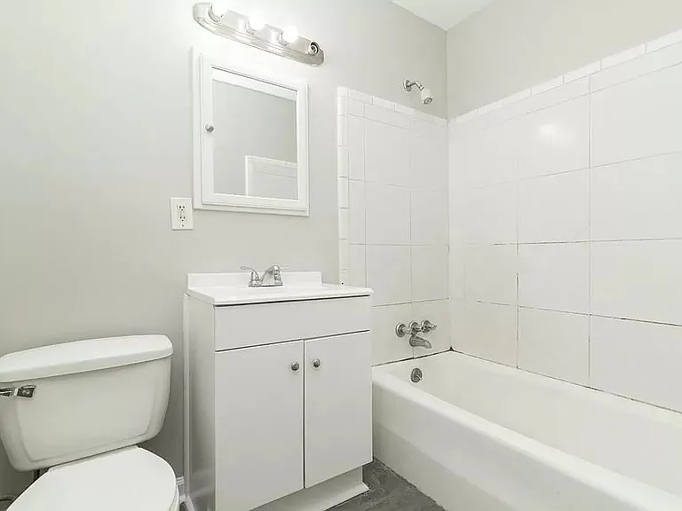 482 Arthur St SW — Photo 3
