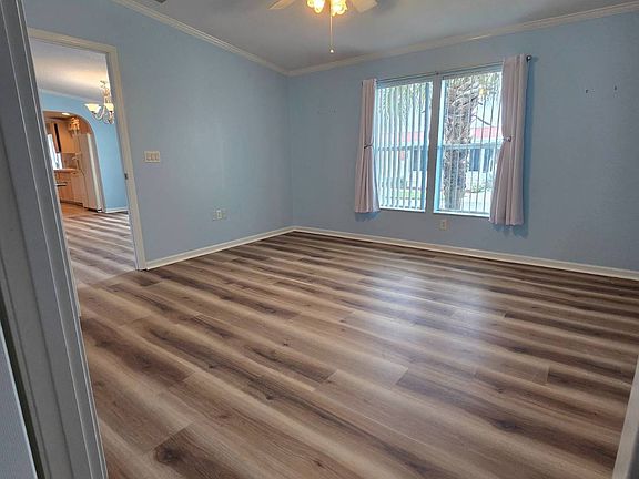 4th image of 619 Sunview St