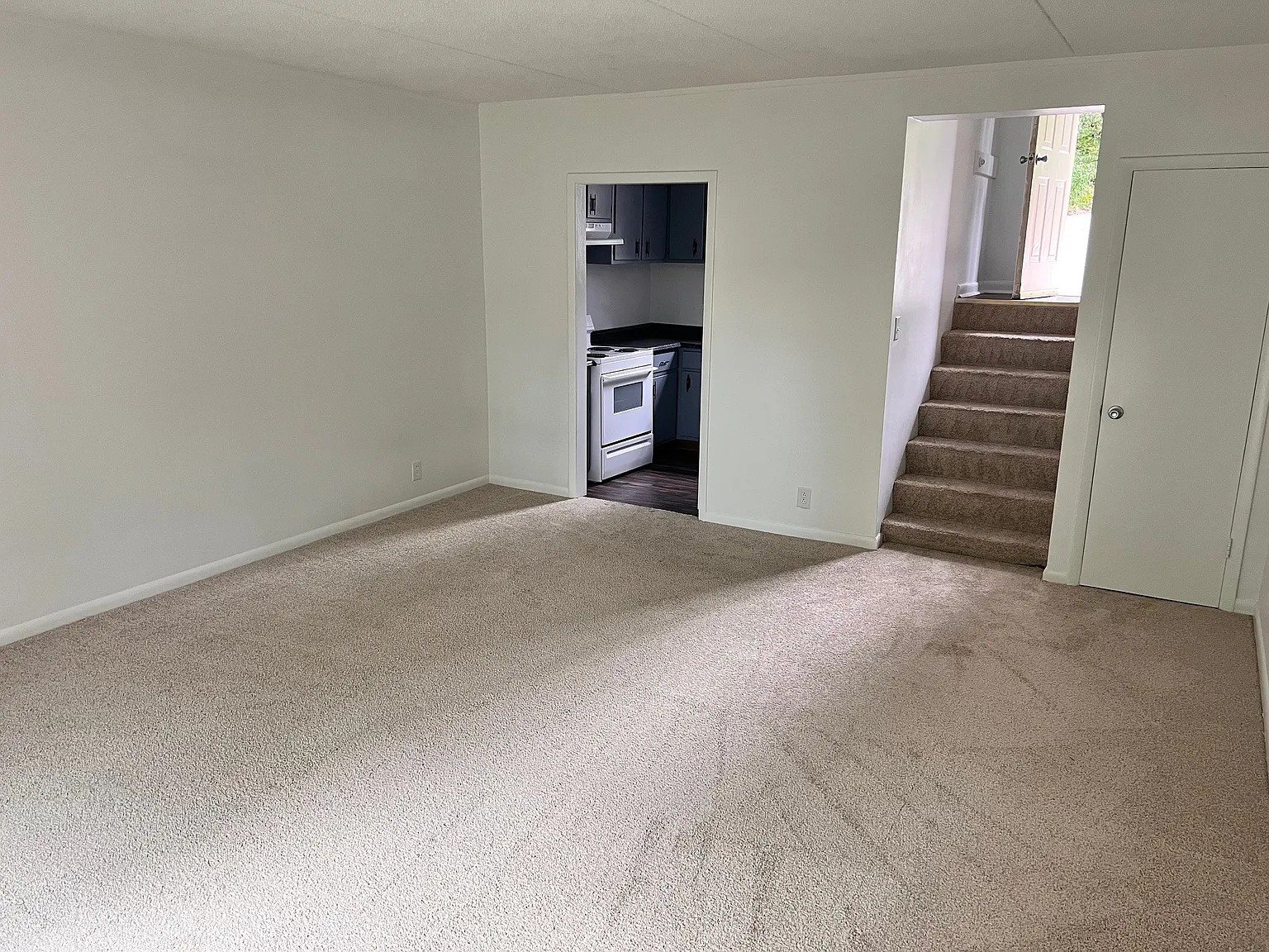 1 bed, 925 sqft, $875 — Photo 3