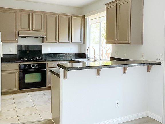 3rd image of 10079 Fieldthorn St