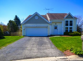 850 Dugout Trl, Carol Stream, IL 60188