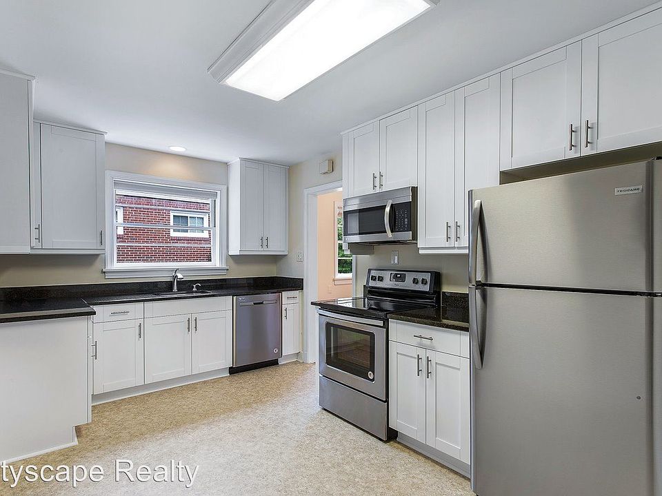 1st image of 7404 Oakmont Dr