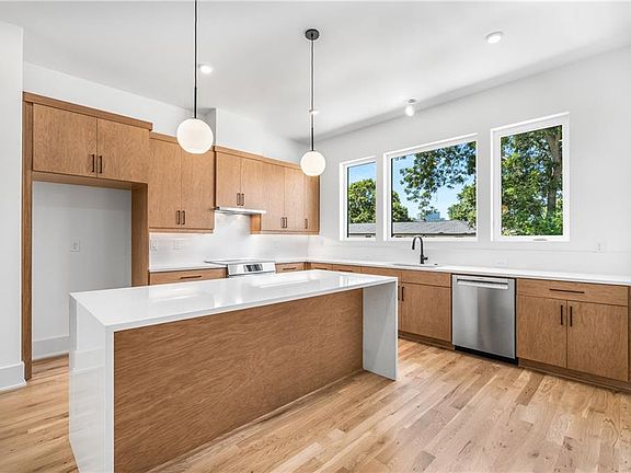 4th image of 404 Linden Ave NE #25