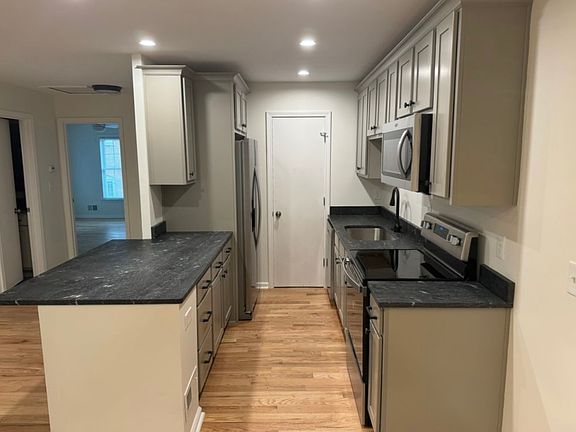 2nd image of 1124 Cherokee Rd #14