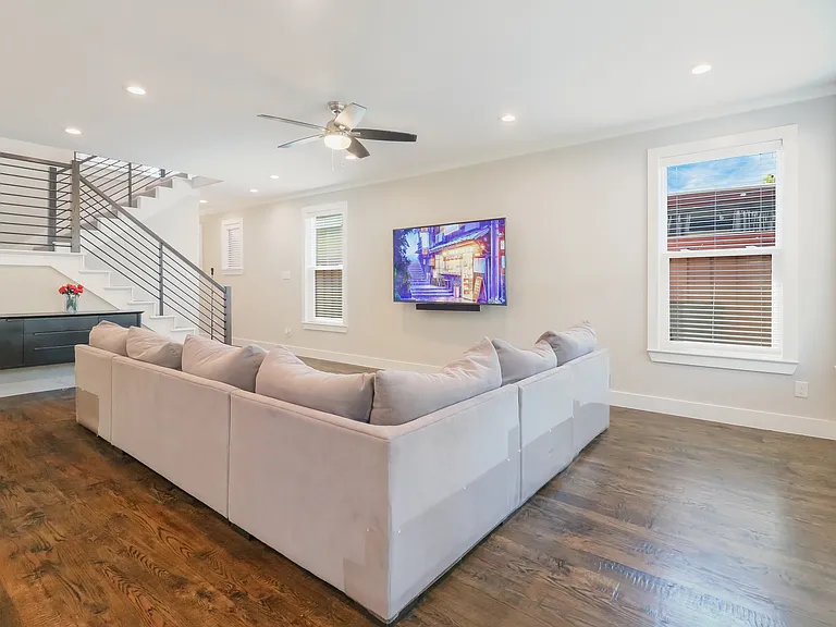 1975 Angelina Dr — Photo 14