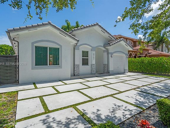 3rd image of 8757 NW 139th Ter