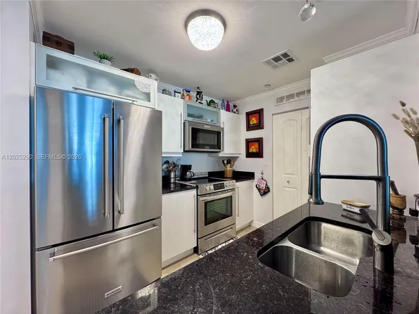 7355 SW 89th St APT 423N, Miami, FL 33156