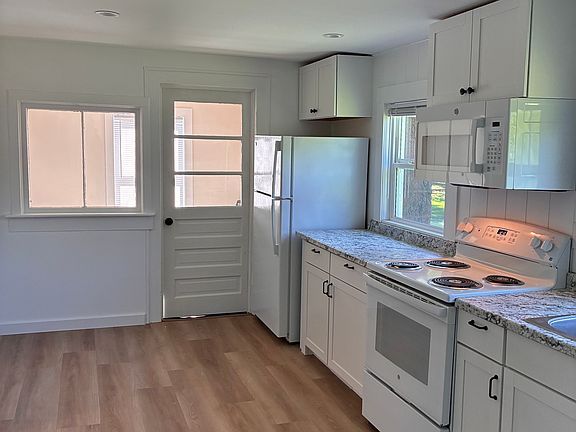 5th image of 168 Reed St