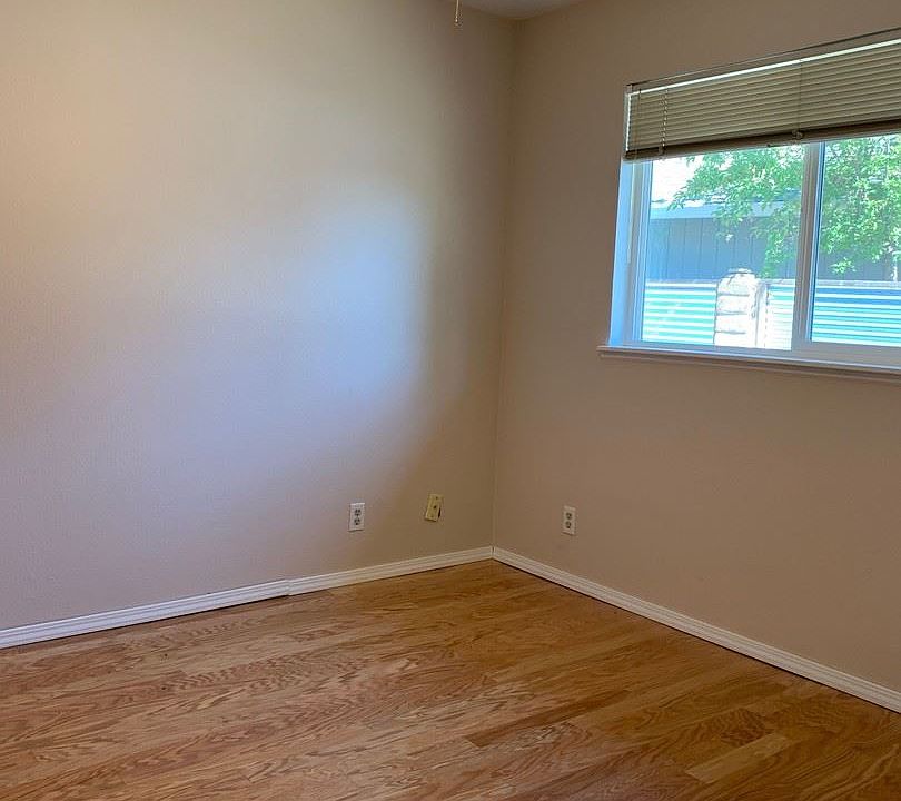1st image of 1835 Kildare Dr