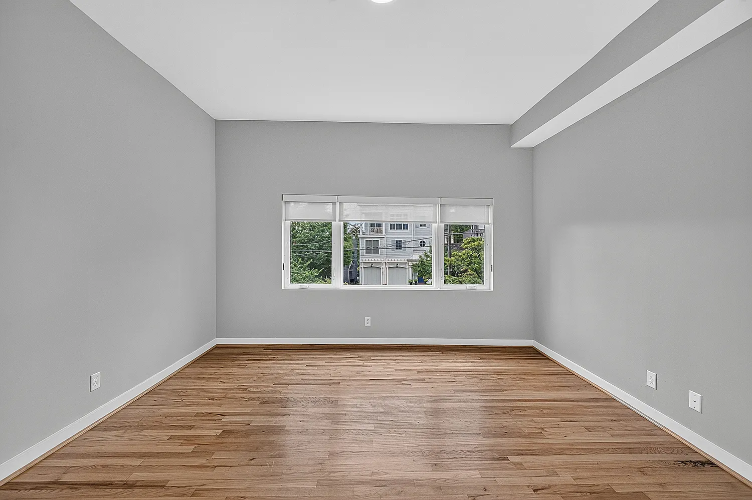 418 Torrence Ct — Photo 2
