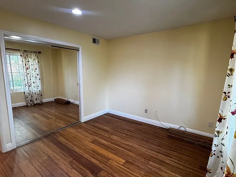 1580 Valecroft Ave — Photo 13