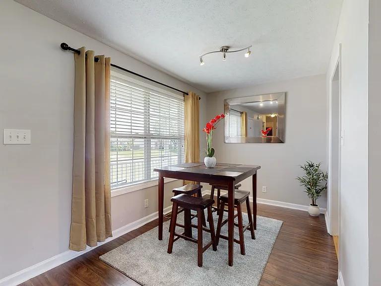 344 Pioneer Dr — Photo 7
