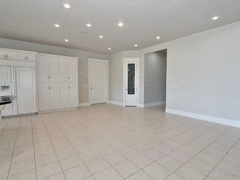 2291 N Greenview Ct — Photo 9