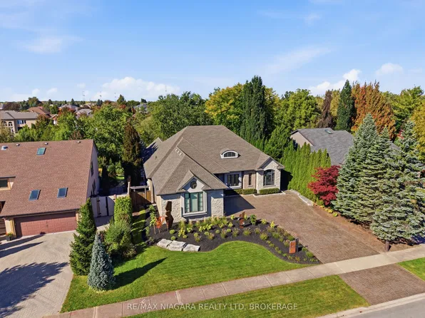 3525 Cardinal Dr, Niagara Falls, ON L2H 2X3